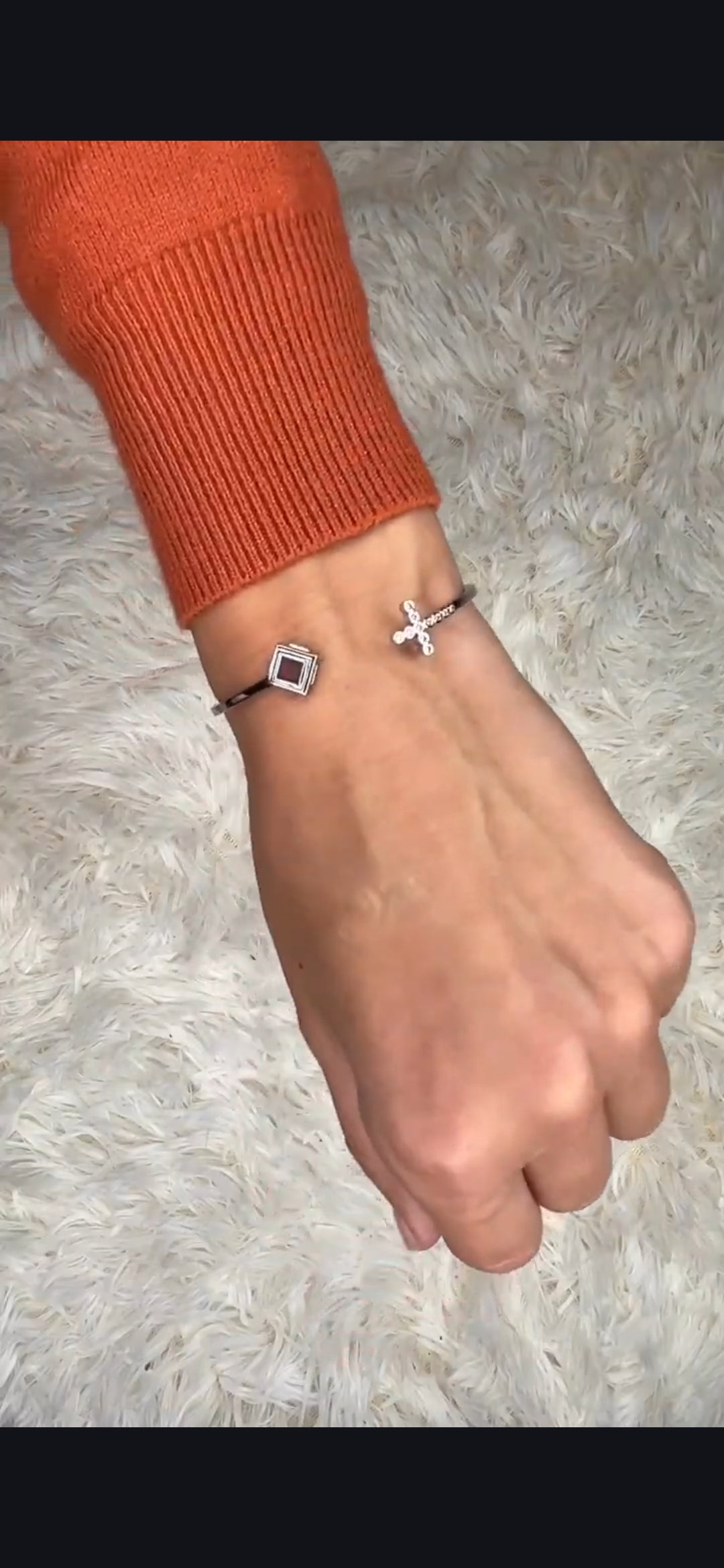 Spirit Cross Gold Bangle with Diamond 0.2 carat (Color: G, Clarity: VS)