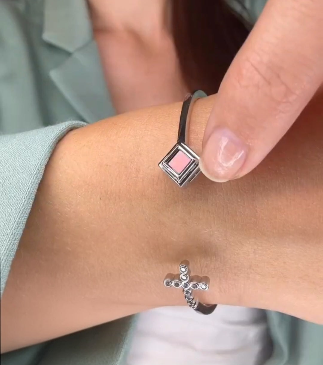 Spirit Cross Gold Bangle with Diamond 0.2 carat (Color: G, Clarity: VS)