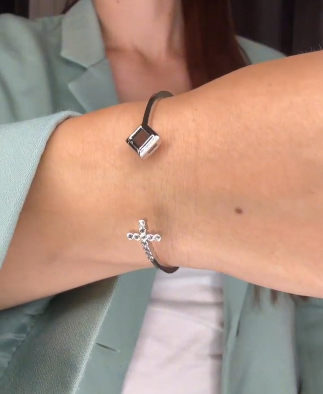 Spirit Cross Gold Bangle with Diamond 0.2 carat (Color: G, Clarity: VS)