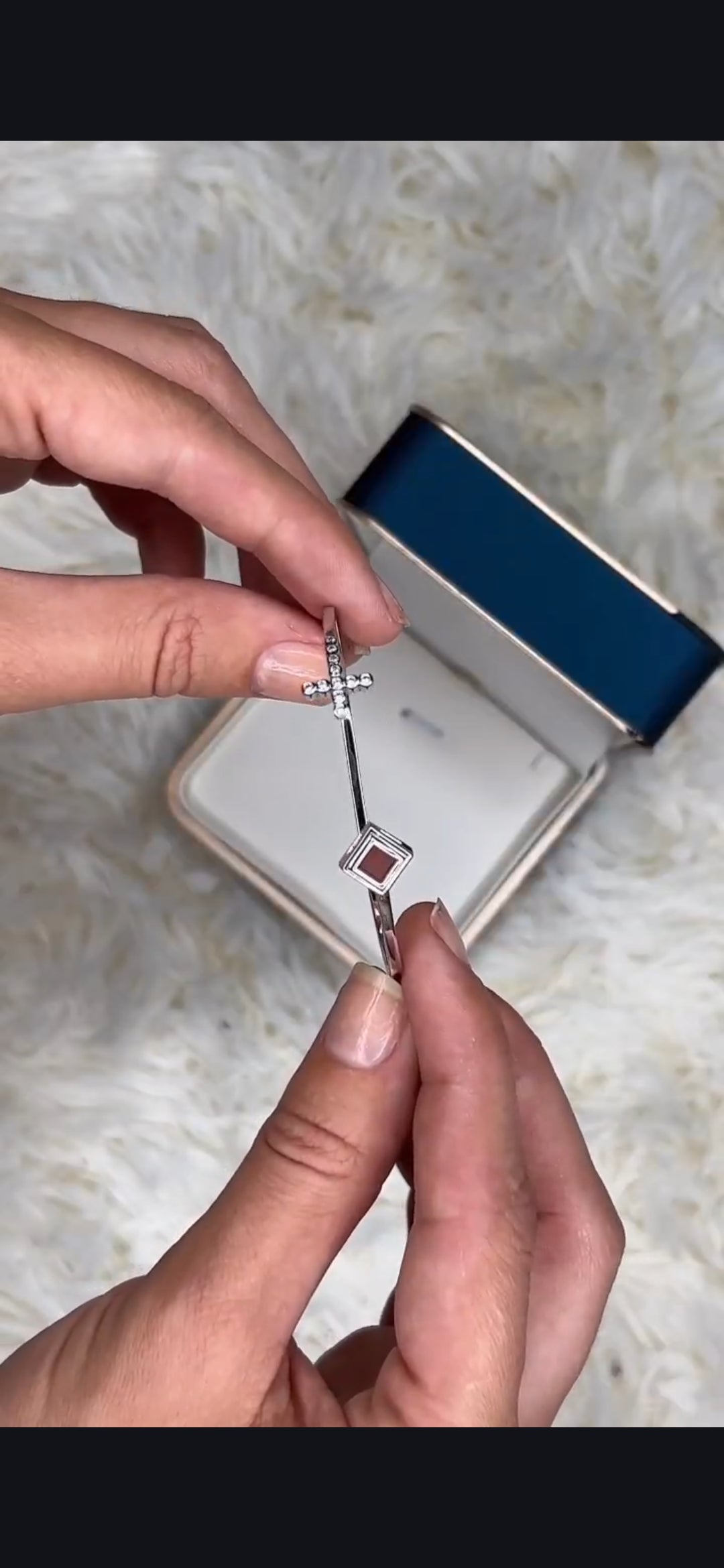 Spirit Cross Gold Bangle with Diamond 0.2 carat (Color: G, Clarity: VS)